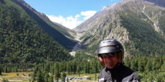 biker mountains himalaya