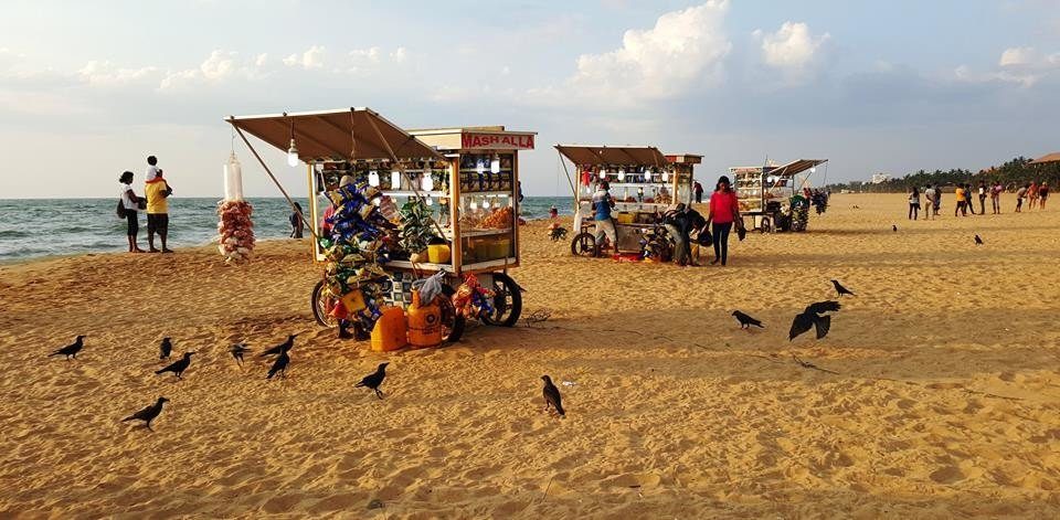 beach vendors sri lanka 